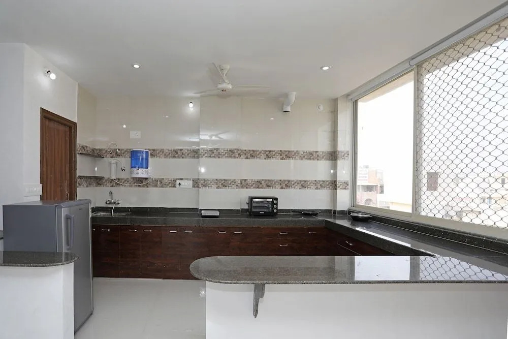 OYO 11075 Home Modern 3BHK Gulab Bagh