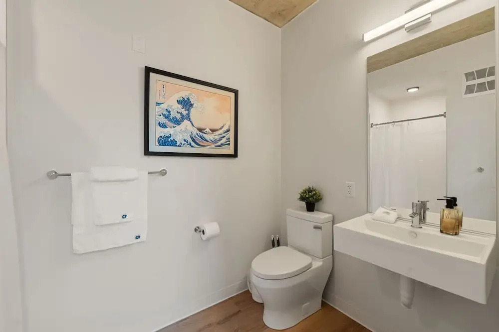 Luxury 3 Bed 3 Bath High Rise With Gym Amenities