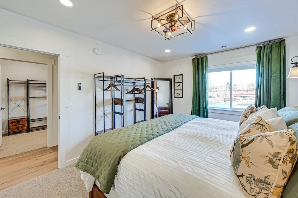 Stellar Craig Apartment - Walk to Restaurants!