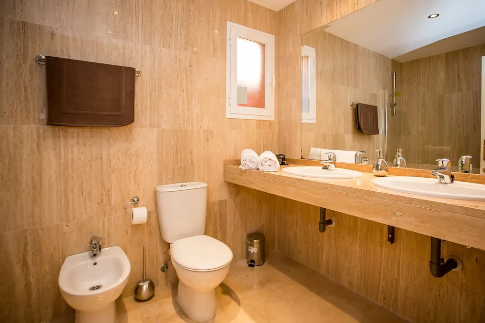 Luxurious and Spacious, 3 bedroom apartment ZA16