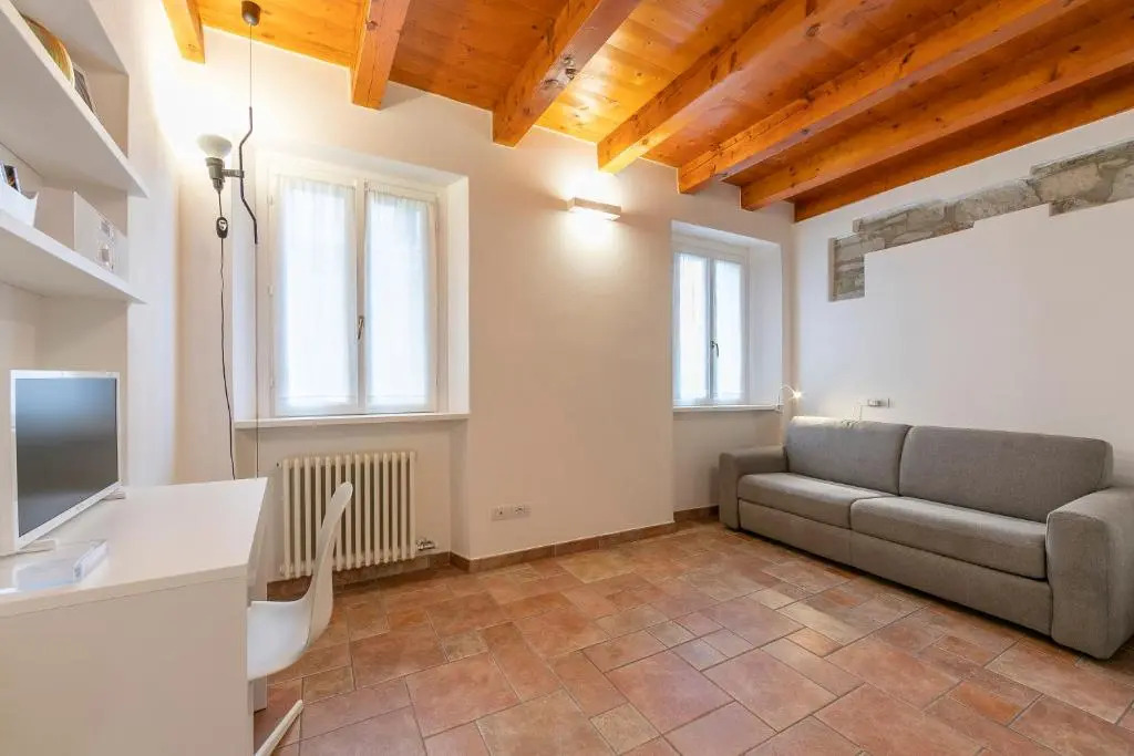 VIA 5 GIORNATE 13 - Apartment