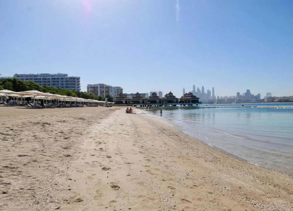 Luxe Apartments Near Dubai Mall, Burj Khalifa - Pool, Gym, & Parking