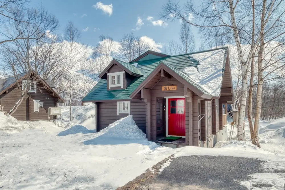 Tanoshii Chalet by H2 Life