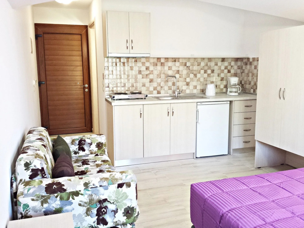 Efrosini Hotel Apartments & Studios