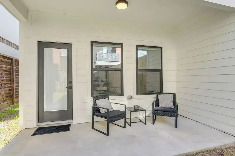 Walkable E Downtown Houston Townhome: Pet-friendly