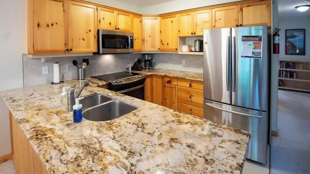 Ski In & 15 Minute Walk to the Lifts Hot Tub AC Pet Friendly