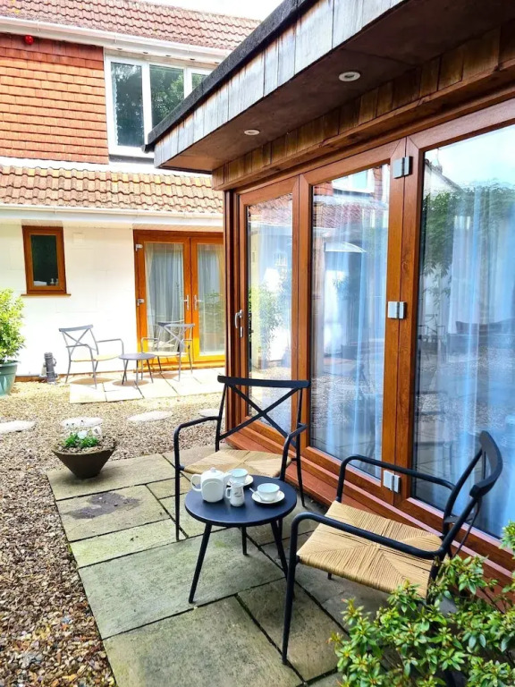 Oak Tree Rooms LTD
