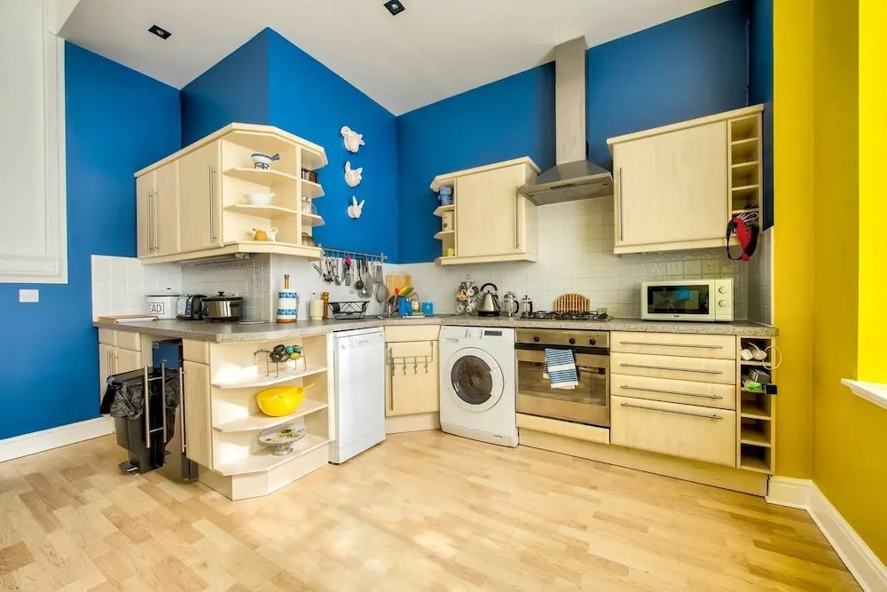 3bed/3bath Townhouse With Free Parking and Balcony