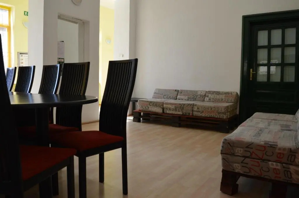 Hostel 66