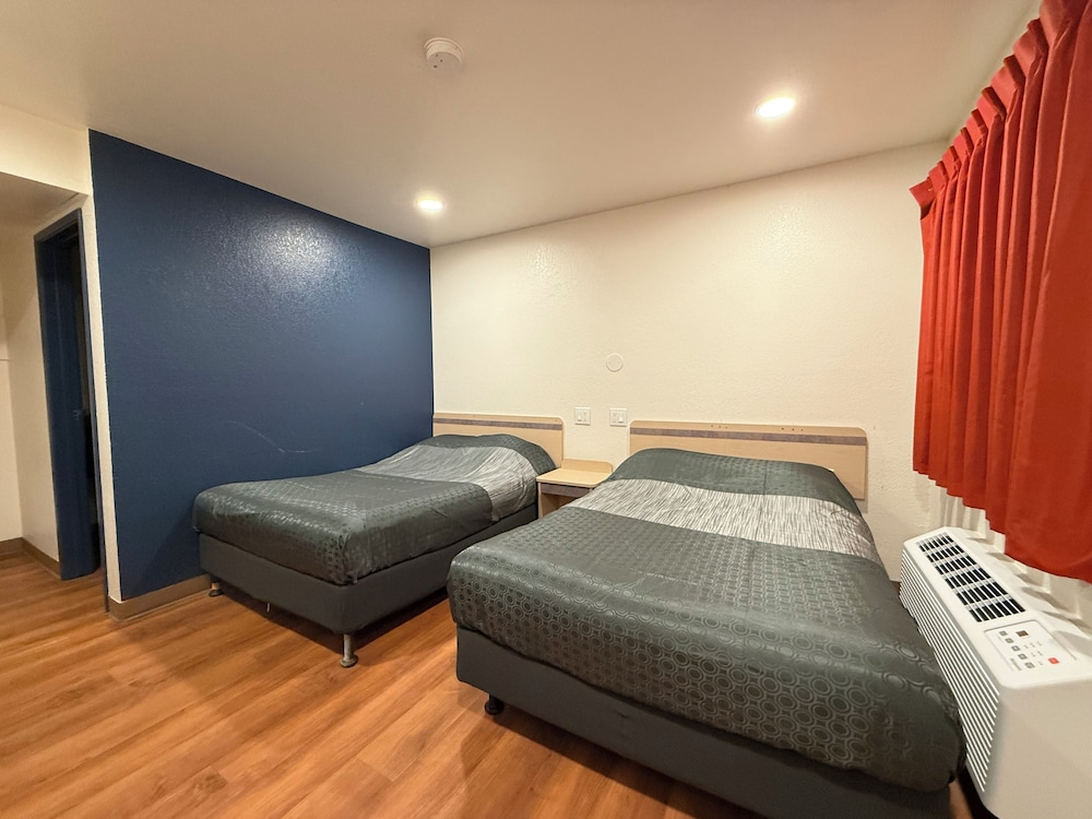 Shasta Vista Inn & Suites