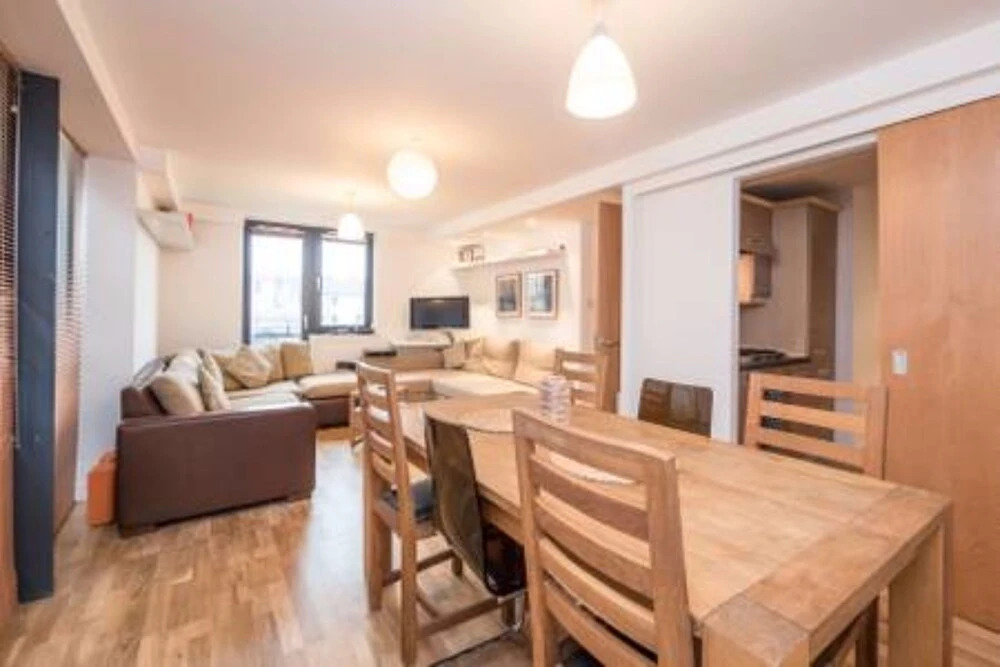 2 Bedroom Apartment Off Royal Mile