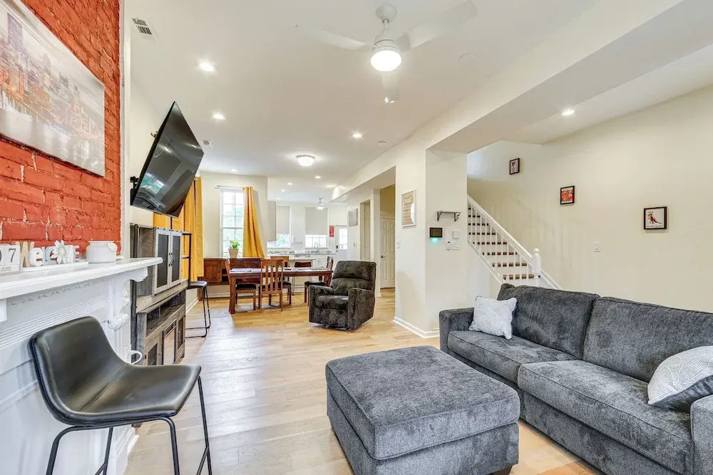 Pittsburgh Home w/ Skyline Views: Walk to Stadium!