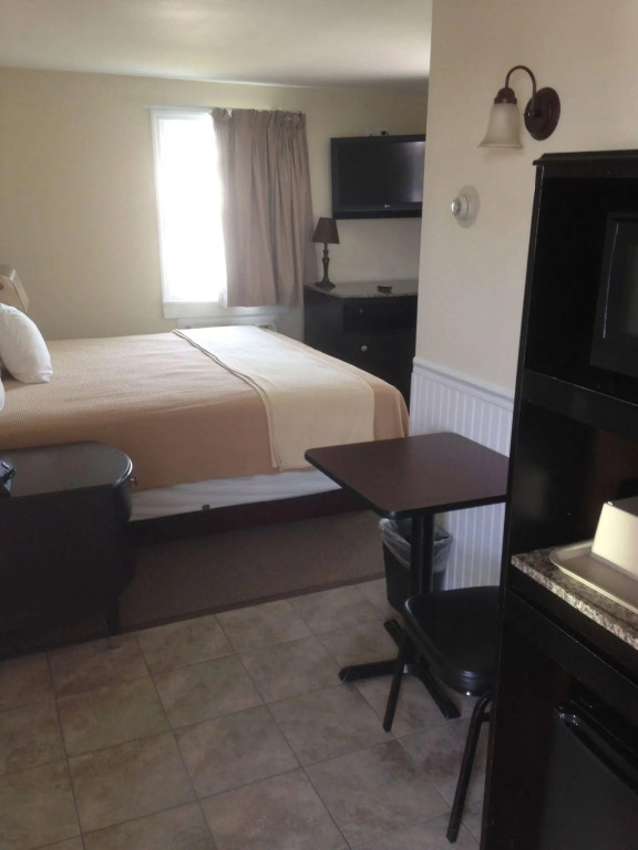 Shore Point Motel