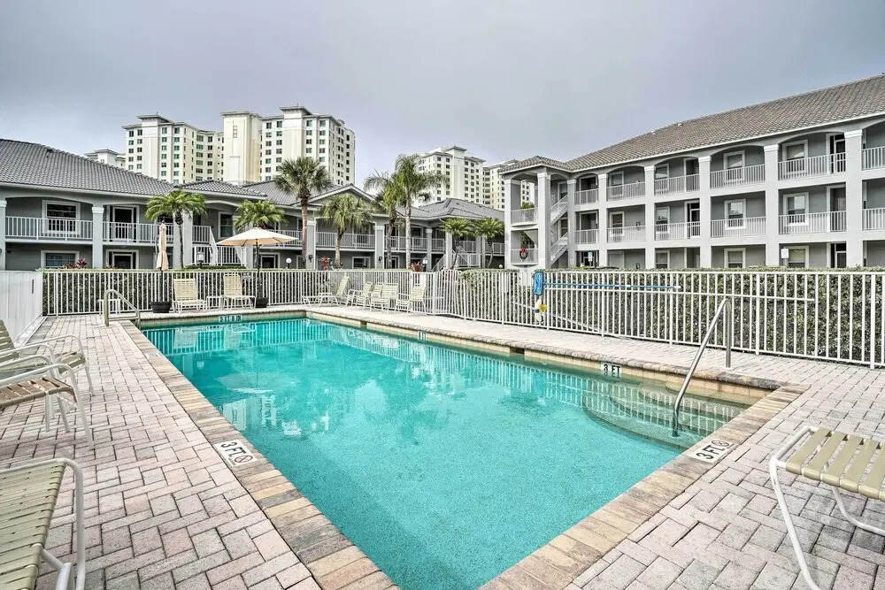 Sleek Naples Condo w/ Balcony: Snowbirds Welcome!