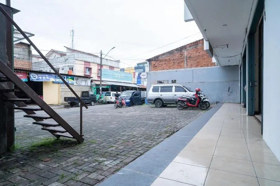 RedDoorz near Stasiun Tangerang