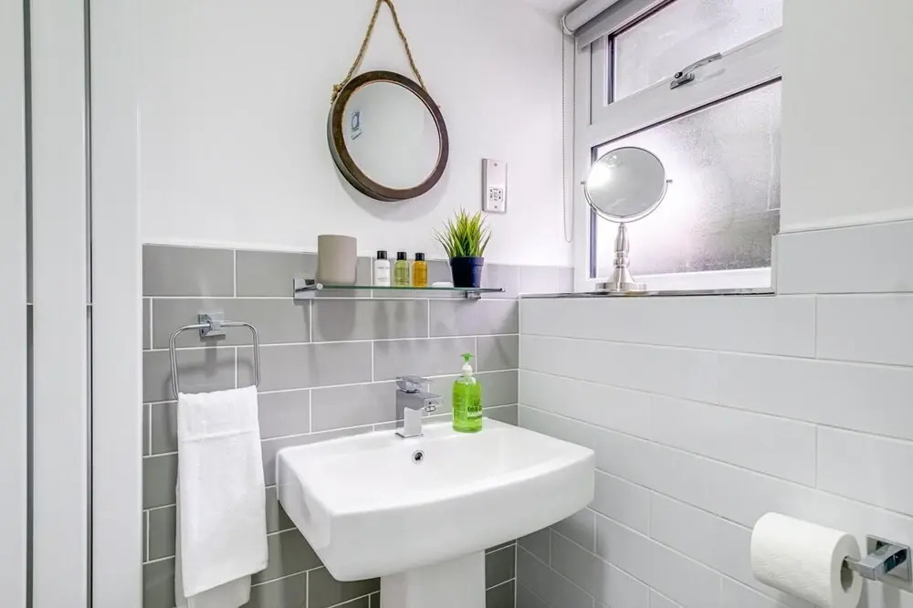 Night Stay - Alpha House