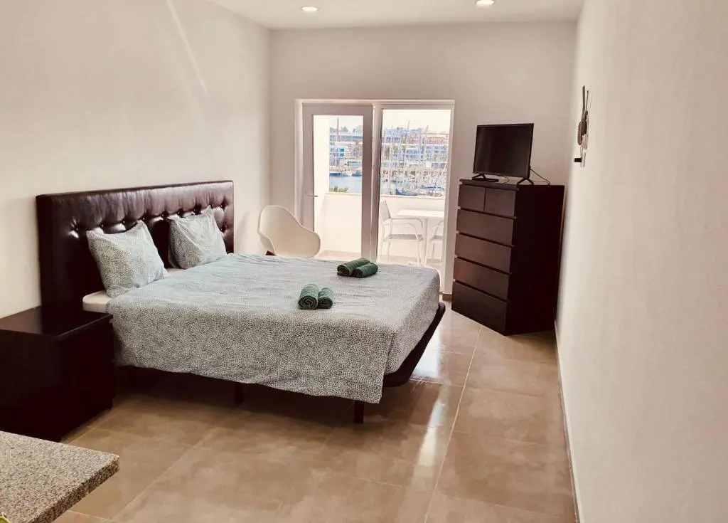 Central Lagos apt With Marina Views Near Beaches