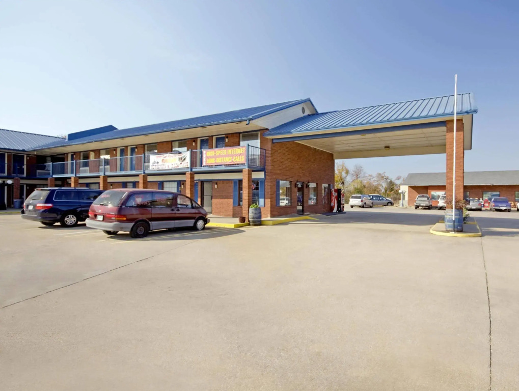Blue Jay Inn & Suites