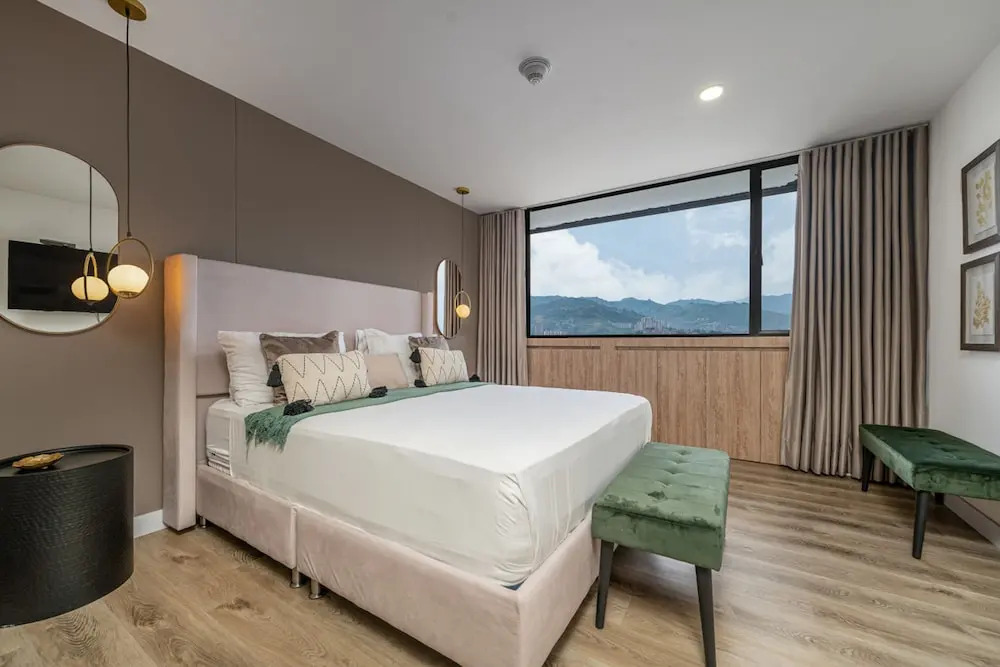Go Living Suites - 904