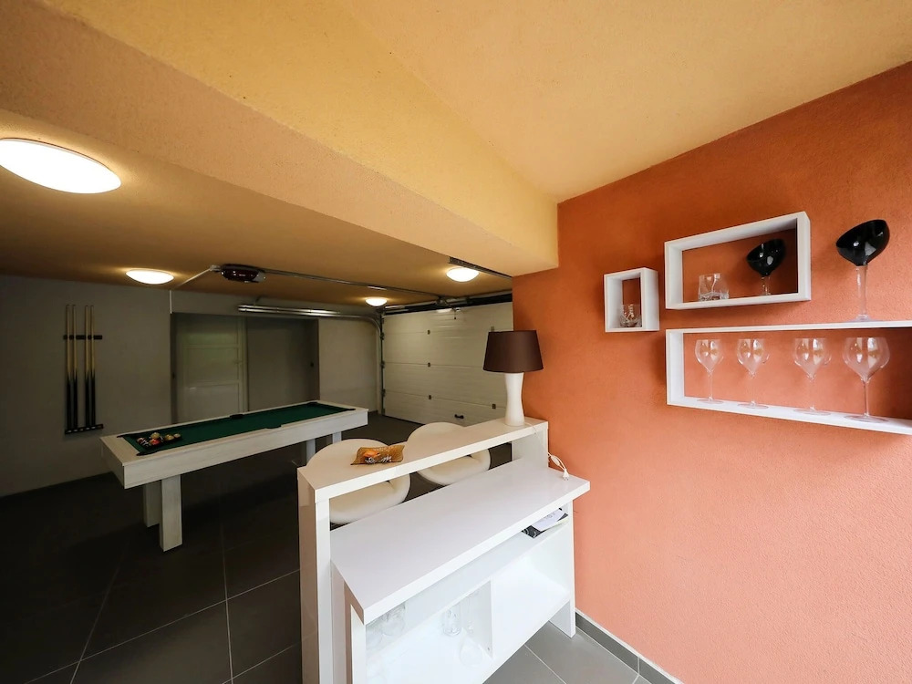 Fabulous Villa With Private Pool, Fenced Garden, Roofed Terrace, Great Location