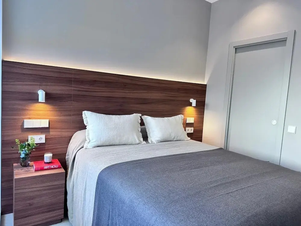 Edmond Vibes Almagro Suites