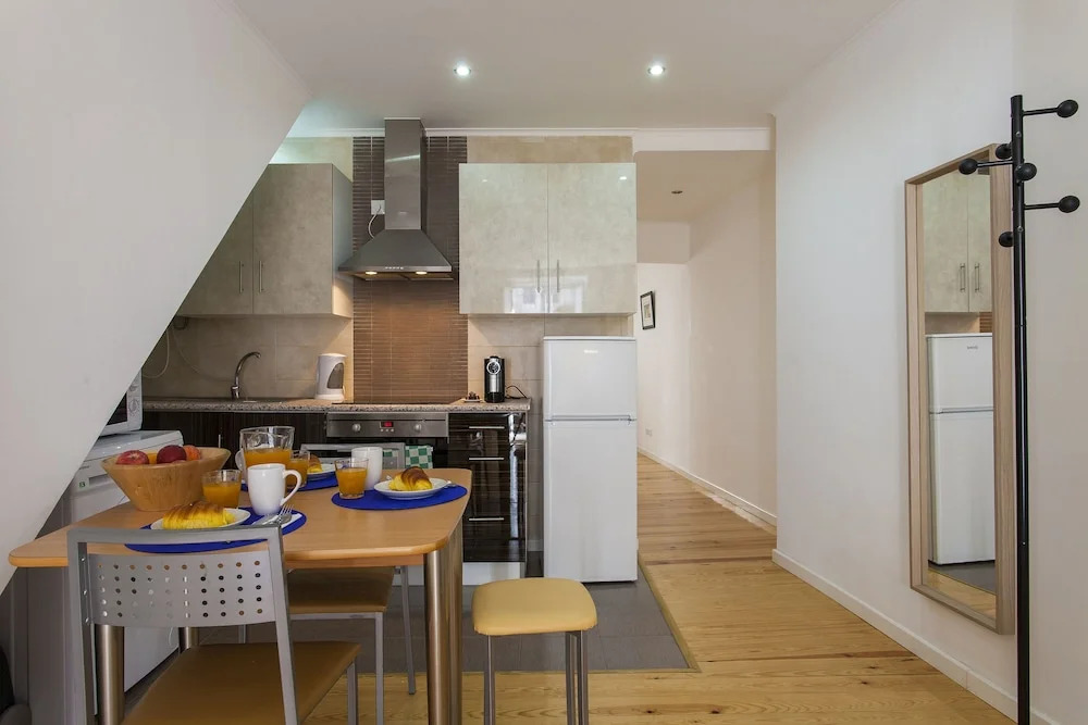 ALTIDO Cosy 1-bed flat w/balcony in Pena, close by subway, viewpoint&park