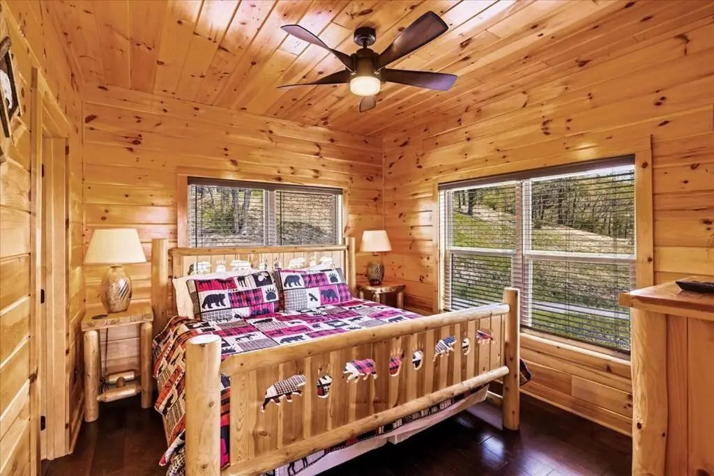 Amazing 3 Bedroom Cabin with Incredible Views