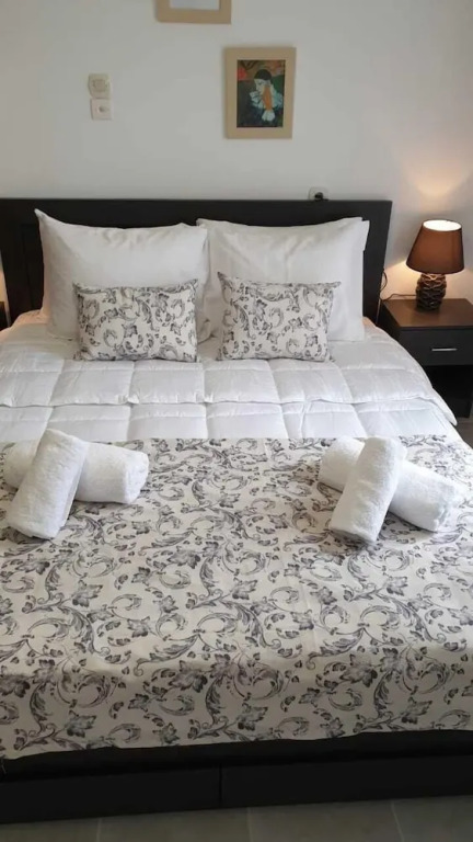 Lovely Flat Near Port! Few Min From City Center
