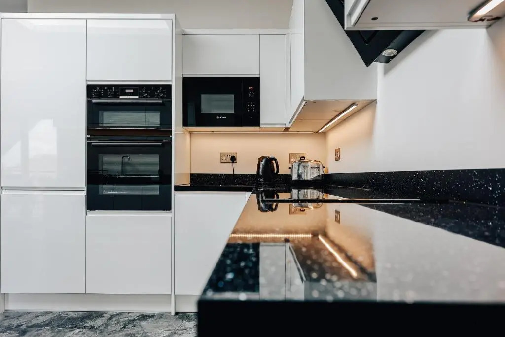 Private Two Bedroom Residence in Southbourne - Private Parking - Off the High Street - Minutes Away from the Beach