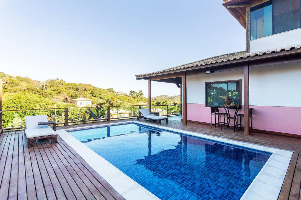Casa De Alto Padrão A 400 Metros Da Praia Brava