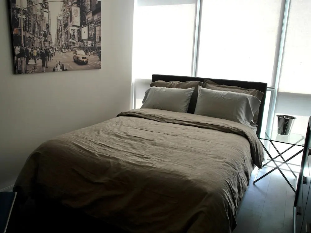 Stunning New Condo - Heart of King West
