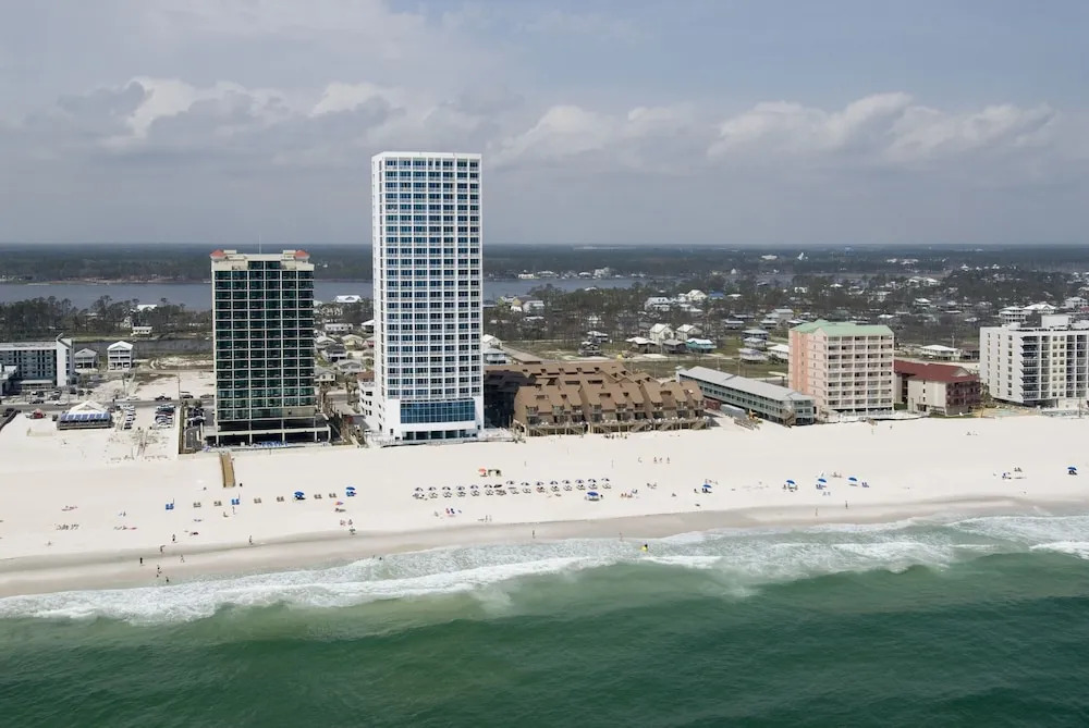 New Listing! Coastal Gem W/ Pool, 1 Block To Beach 1 Bedroom Condo