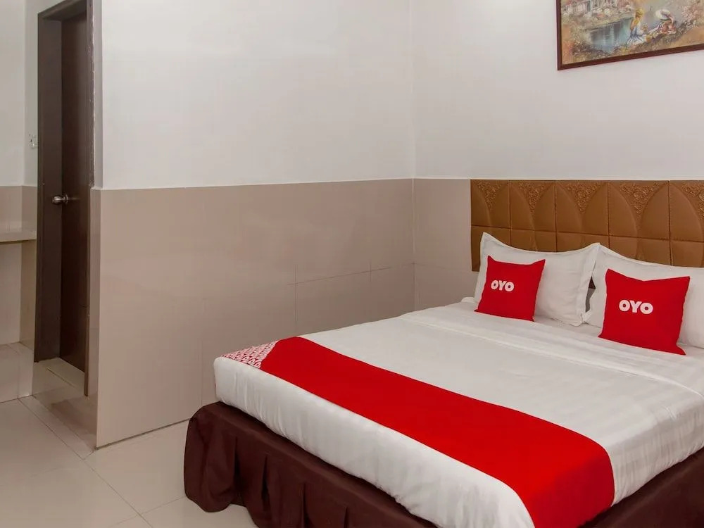 OYO 89851 Leila Hotel