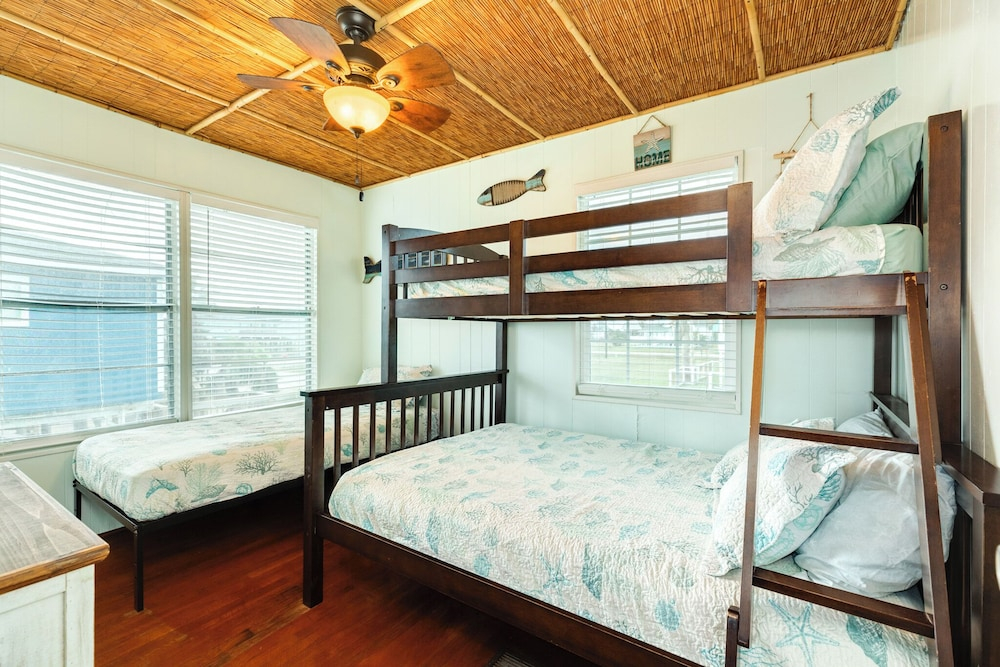 Walk to Ocean: Coastal Surfside Beach Bungalow!