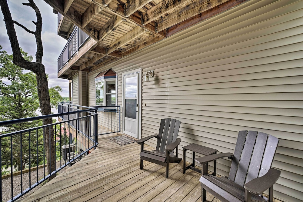 Pool Access + Private Deck: Lake Ozark Retreat