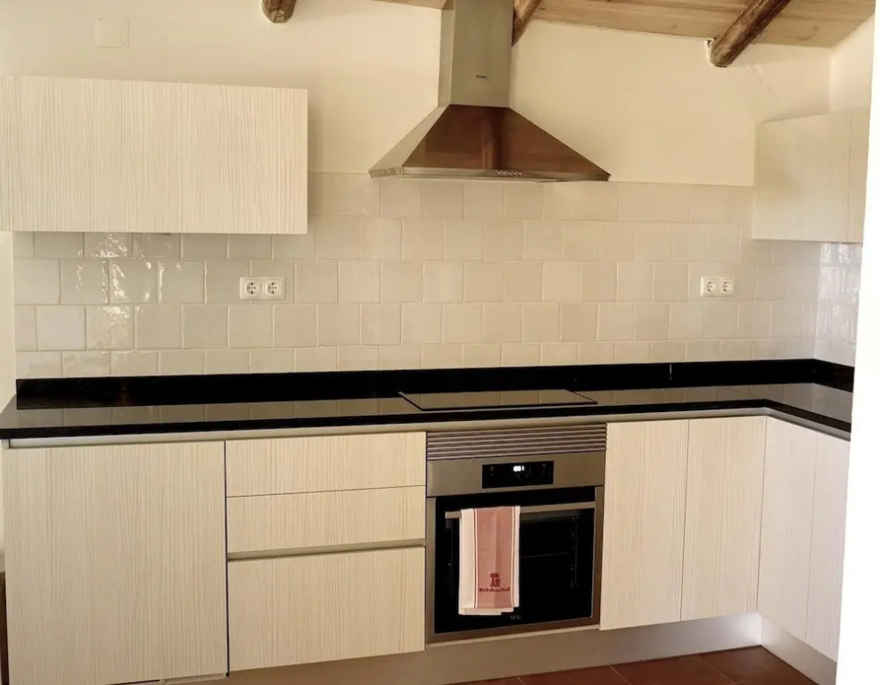 Quinta Amarela XL by Portucasa