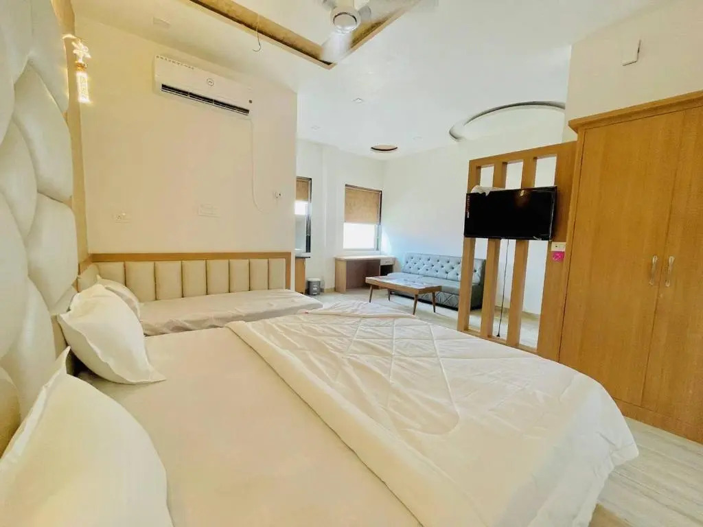 Hotel B P Emerald, Mathura