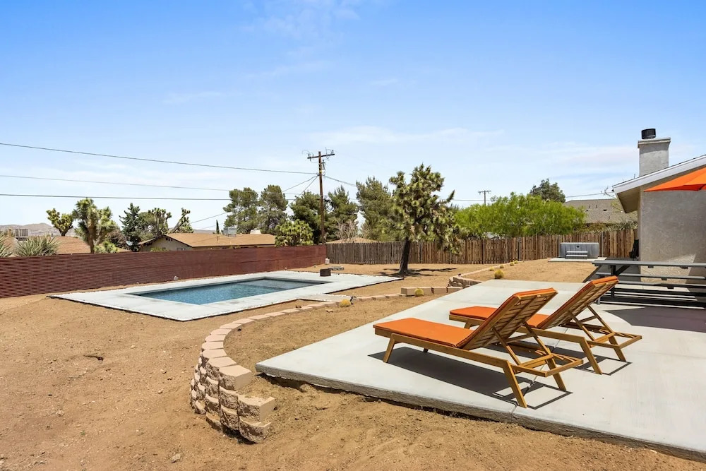 Bonanza In The Desert - Pool, Hot Tub, Grill 3 Bedroom Home by RedAwning