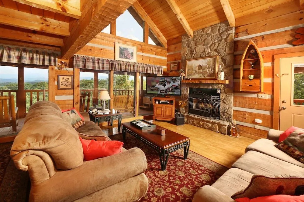 A Walk in the Clouds 2 Br cabin by RedAwning