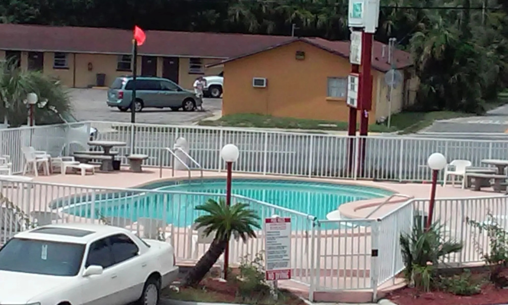 Summer Breeze Motel