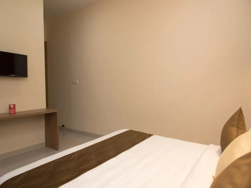 OYO 13273 Home Luxury Stay Airport Road