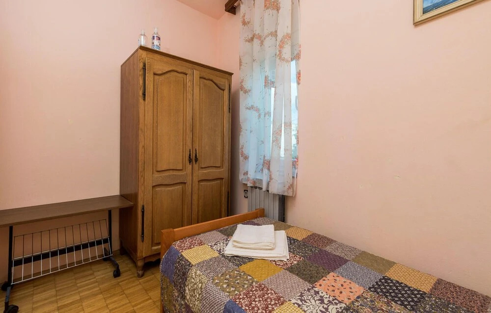 Nice Home in Sveti Juraj With Wifi and 5 Bedrooms