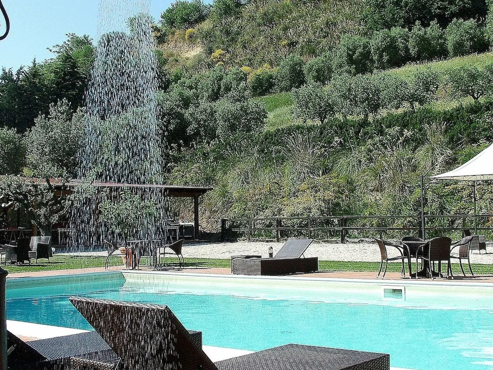 Apartment With Pool, Between sea and Mountains, Restaurant, Wifi