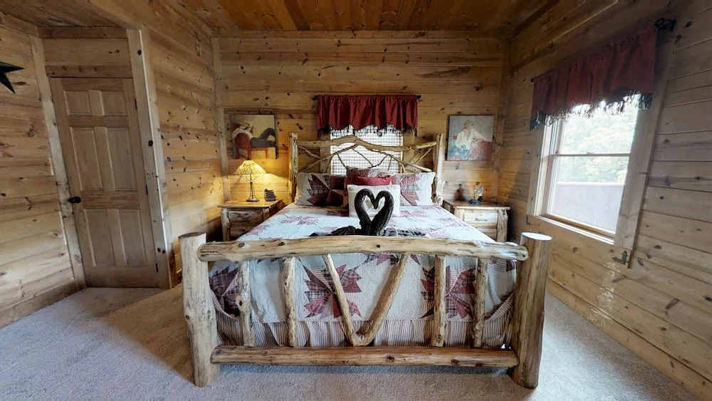 Best Of Both Worlds 2 Bedroom Cabin