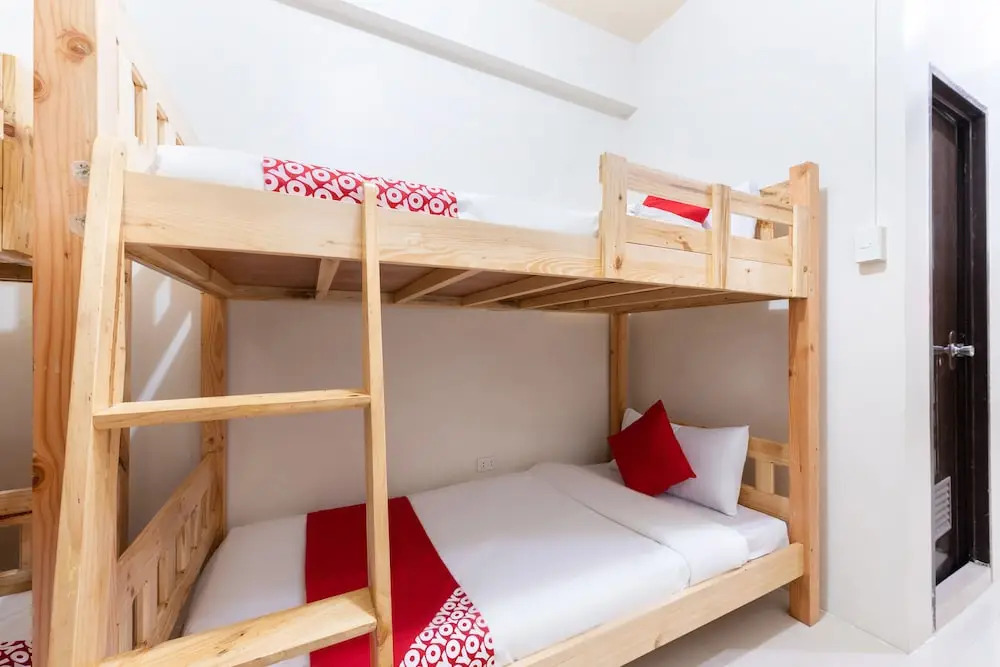 OYO 240 Country Artist Hotel
