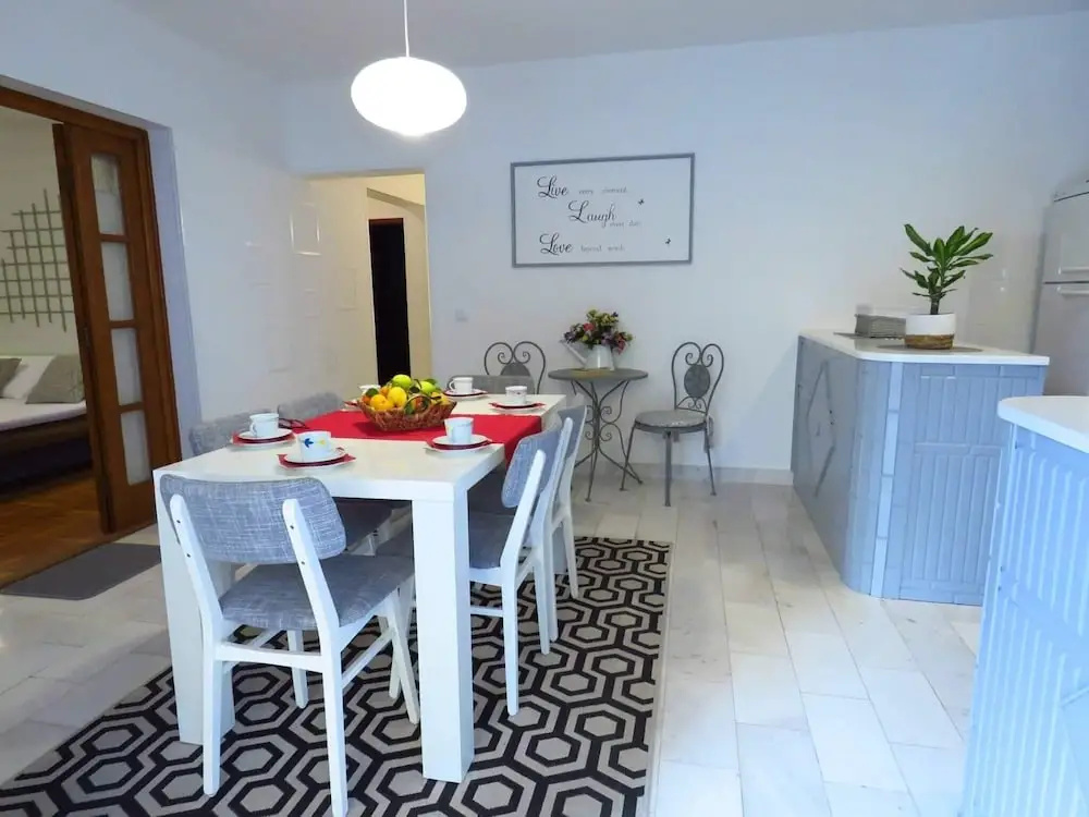 Holiday House With sea View, Outdoor Pool and Free Private Parking