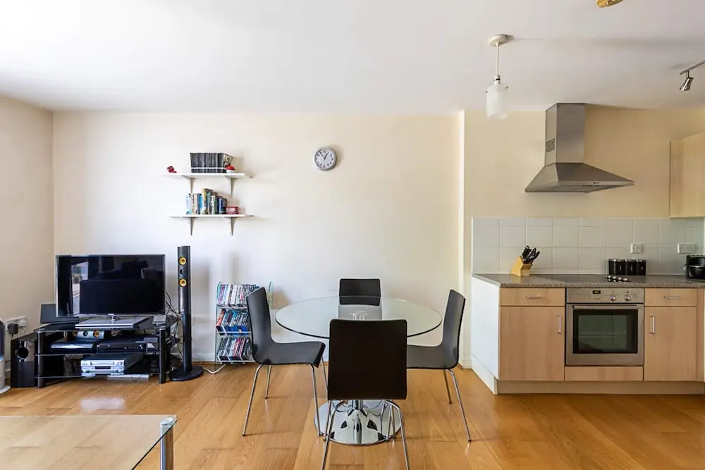 Modern 1 Bedroom Apartment in West London