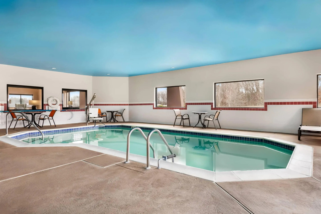 Comfort Inn & Suites North East