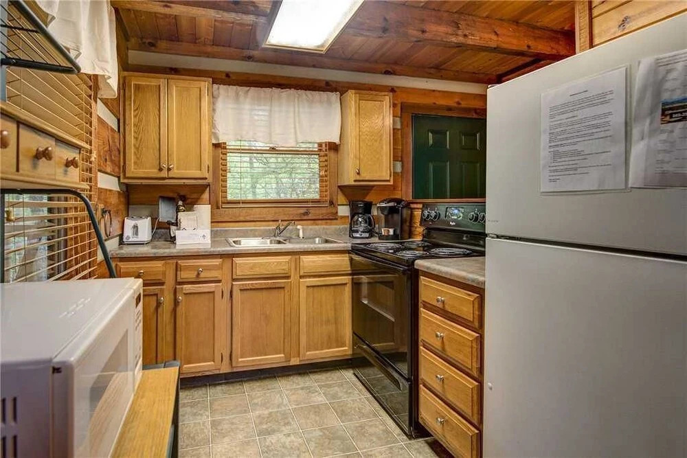 Little Bear Hideaway 1 Bedroom Home with Hot Tub