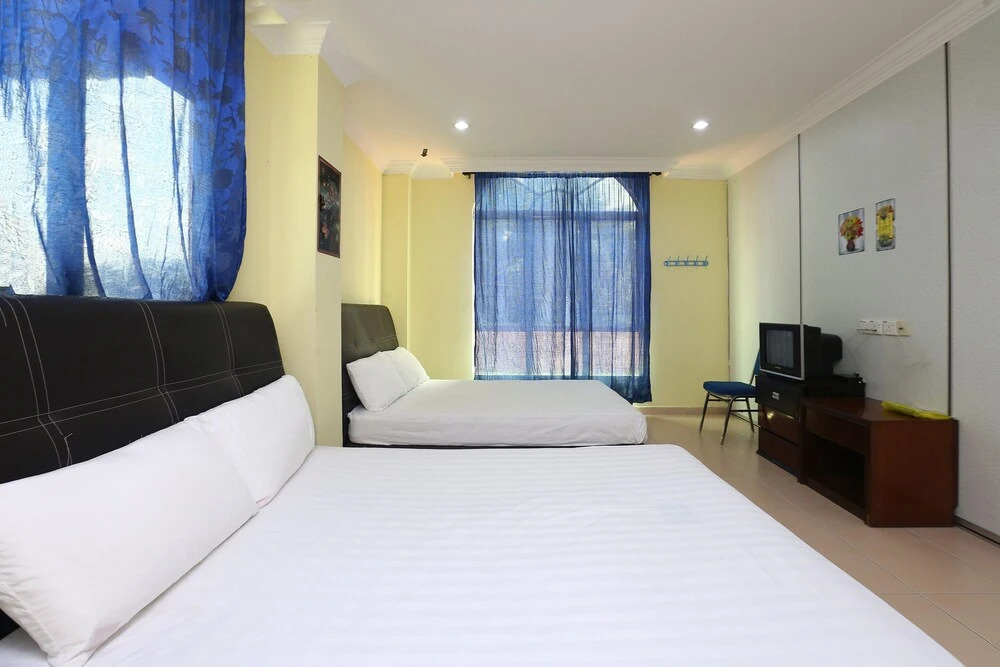 Azra Inn by OYO Rooms